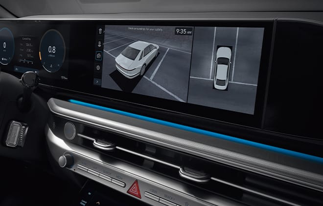 أصبح من الممكن ركن السيارات بأمان بفضل شاشة الرؤية المحيطية.